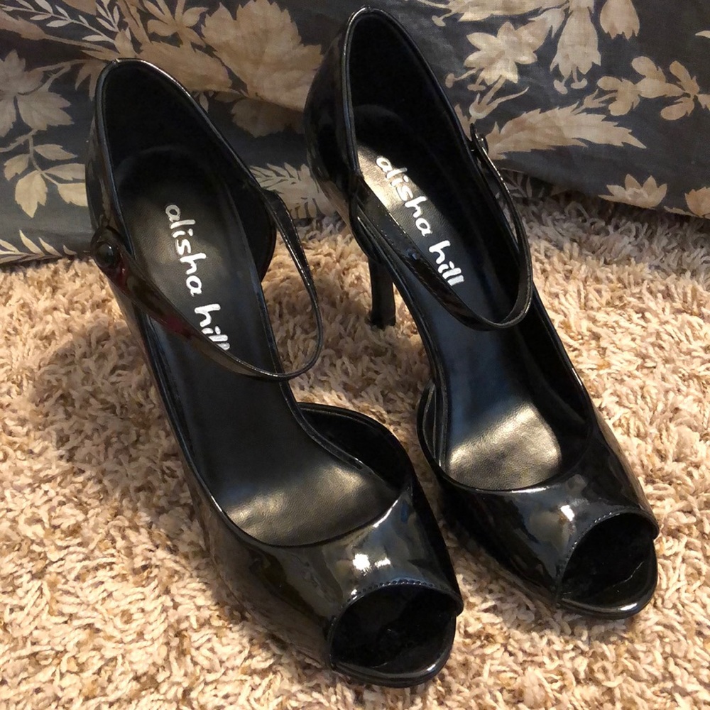 Alisha Hill size 9.5 black heels